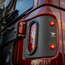 Load image into Gallery viewer, 25-1050-Combat-Tail-Gunner-Tail-Lights-Jeep-JL-5OV.jpg