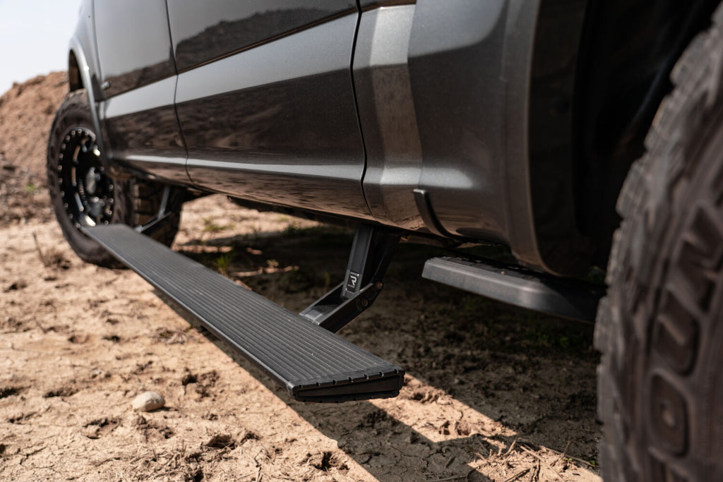AMPamp-powerstep-xtreme-2019-ford-f150-gray-lifestyle-01.jpg