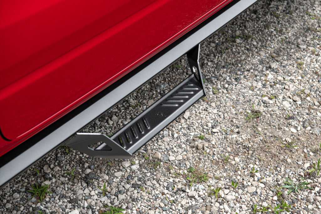NFBn-fab-predator-pro-2019-ram-1500-red-lifestyle-03.jpg