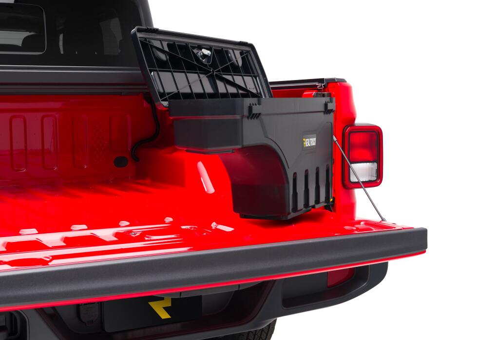 UC_SwingCase_20Jeep-Gladiator_04_RT.jpg