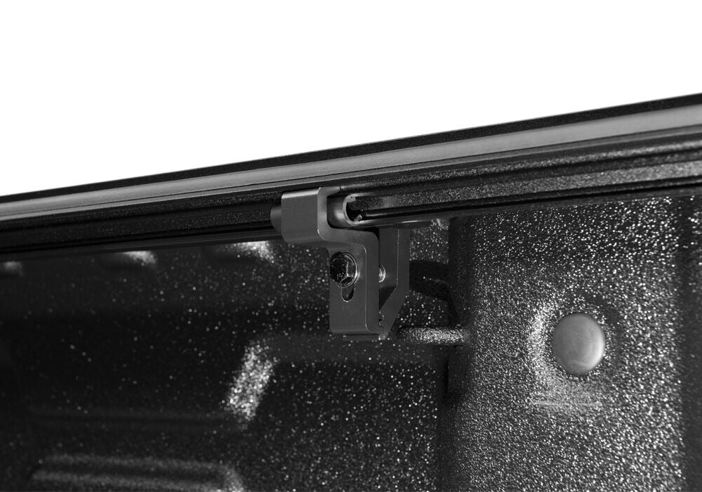 UNDUC_ArmorFlex_20Chevy-2500_Details01_Clamp.jpg