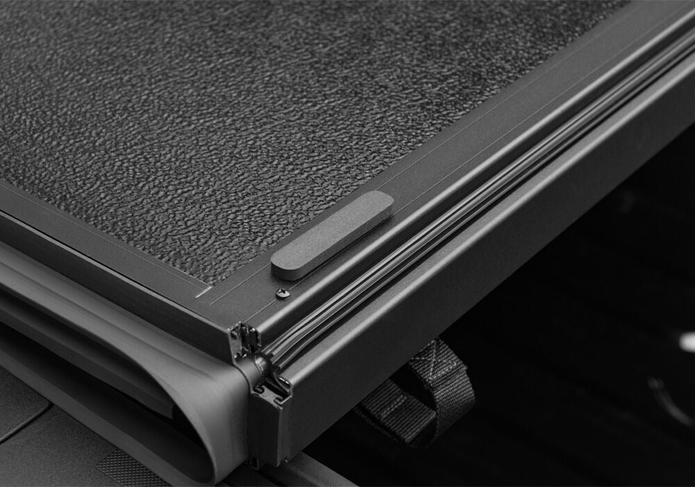 UNDUC_ArmorFlex_20Ford-SuperDuty_Details_04Hinge.jpg