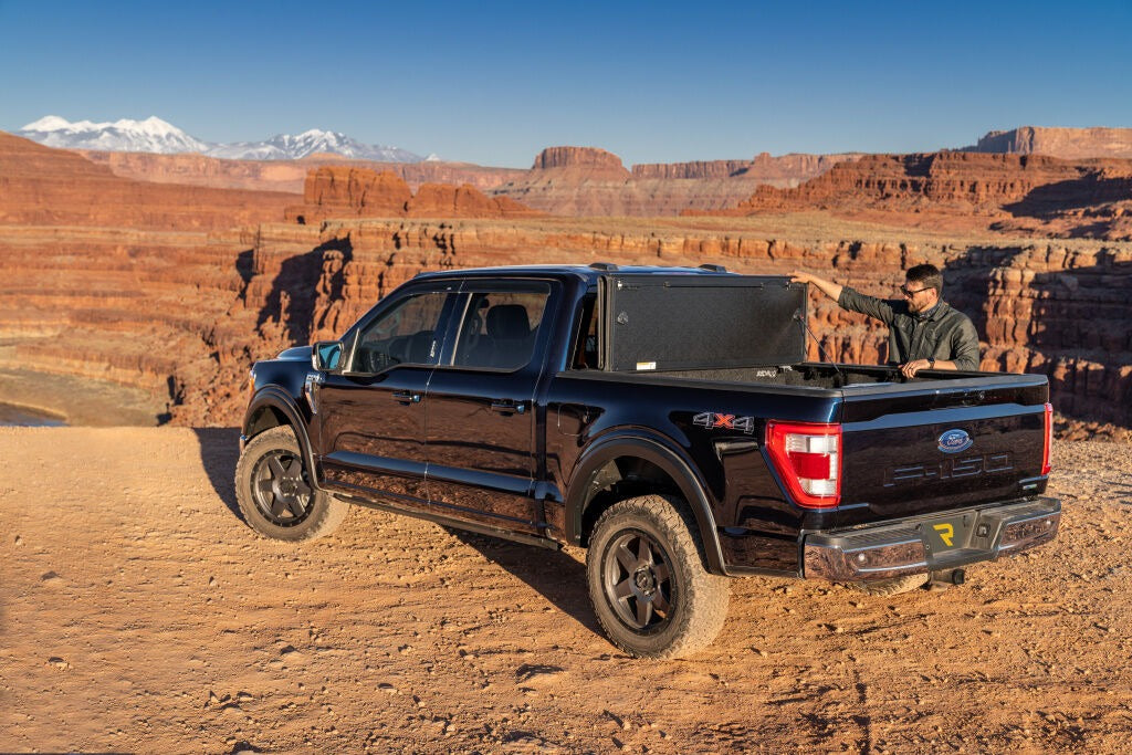 UNDUC_ArmorFlex_21Ford-F150_DkBlue_EJS_04_RT.jpg