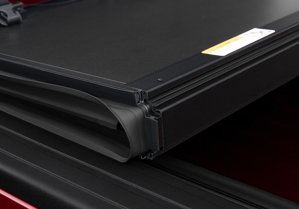 UNDUC_ArmorFlex_Dodge-Ram-2019_Details_02Hinge.jpg