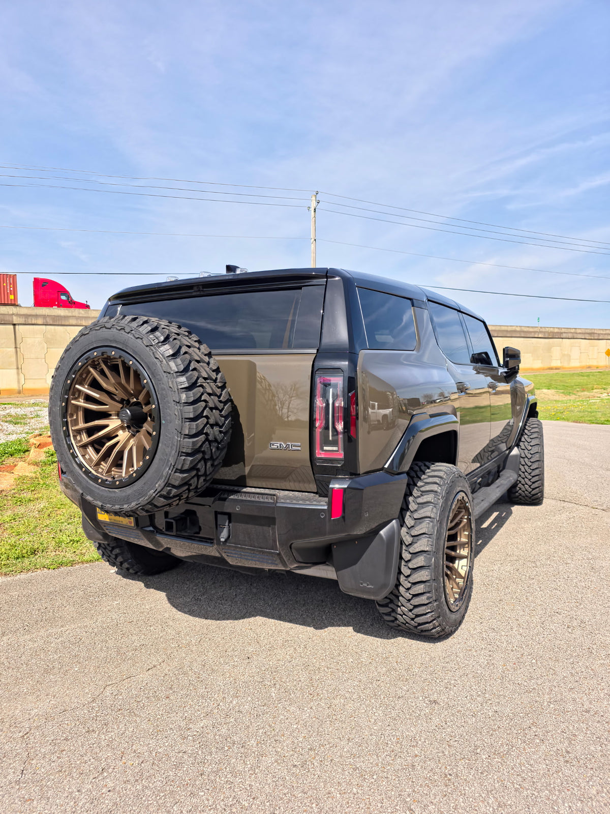 2025 HUMMER EV