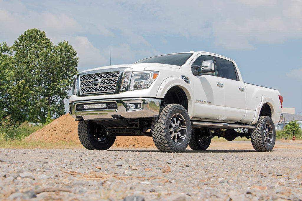 nissan-16-titanxd-white-dszoom-87720_1.jpg